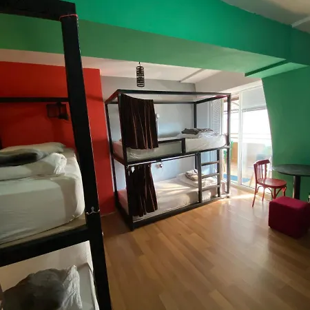 Mickitos & Hostel *
